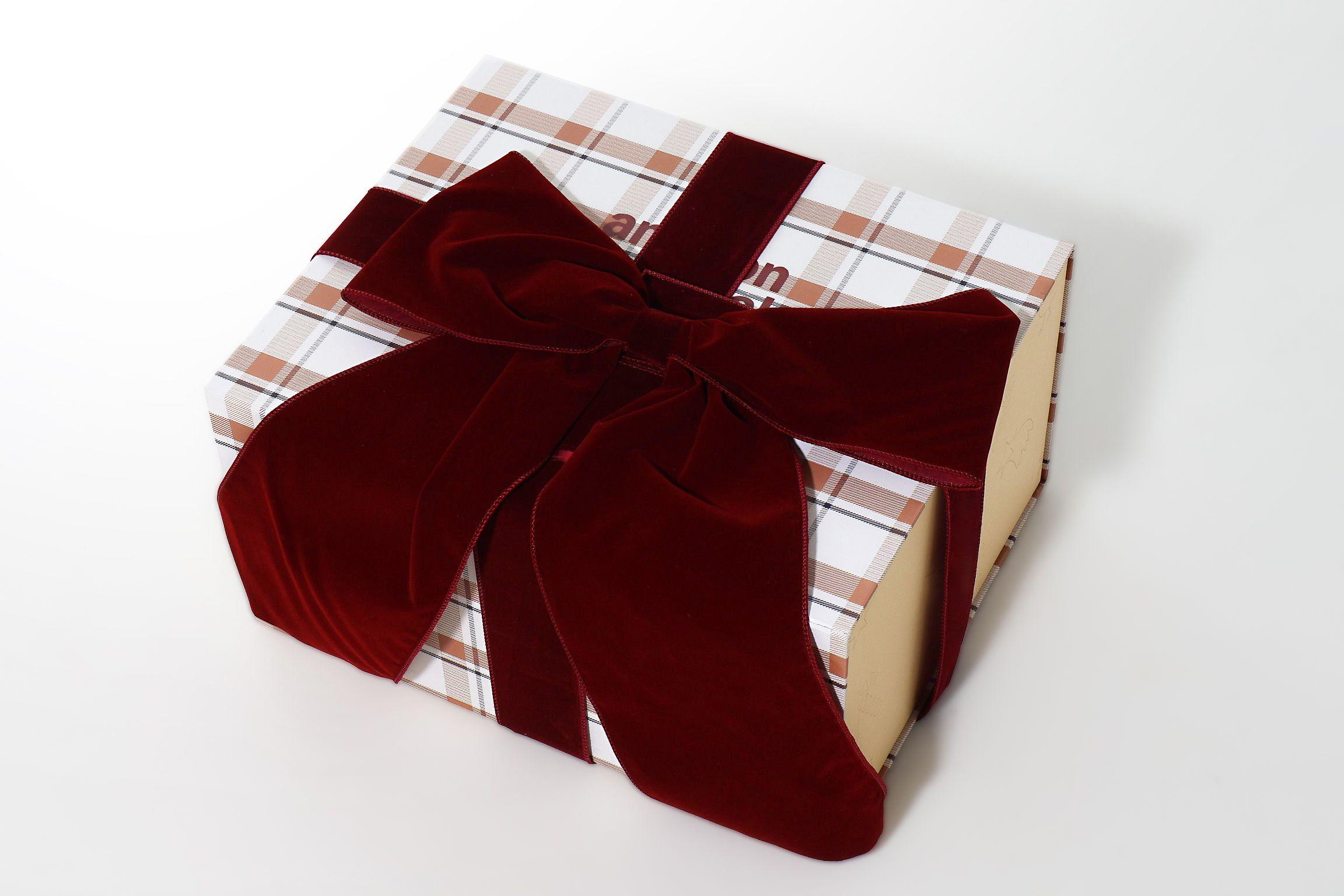 Sofia Grainge x Amazon Essentials Autumn/Winter 2025 Collection Amazon Influencer Program Holiday Gift Mailer